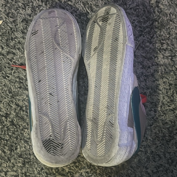 Nike
x sacai x Kaws Blazer Low "Reed" sneakers. Size 10. - Picture 7 of 7